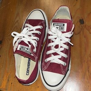 Maroon low top converse